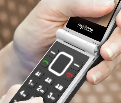 myPhone Tango 2 LTE, trzymany w dłoni