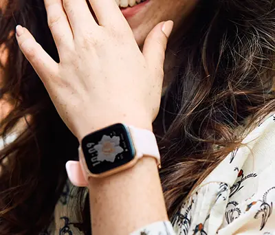 myPhone Watch Pastel na kobiecej ręce