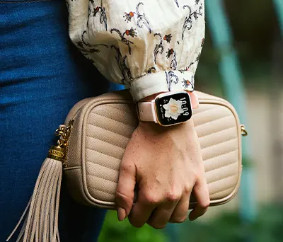 myPhone Watch Pastel na kobiecej ręce