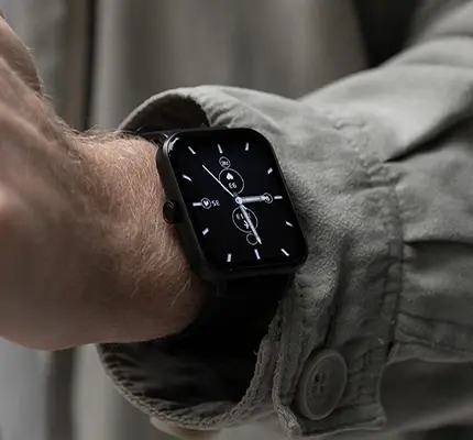 smartwatch myPhone Watch 2 Classic na męskiej ręce